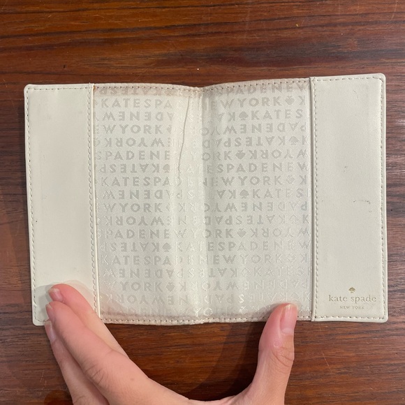 Kate spade passport holder - Picture 5 of 5